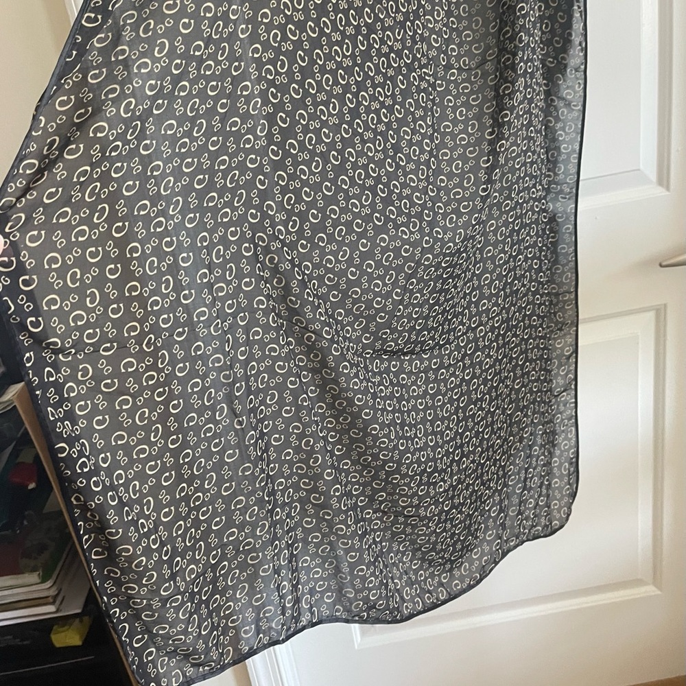 Guess scarf
